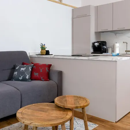 Berg Fux - Neubau Mit 2 Schlafzimmern, Balkon, Panorama Bergblick, Allergikerfreundlich Appartamento